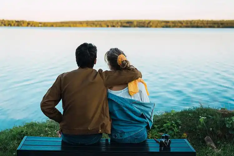 我们在两个城市看同一个月亮-扣扣传情